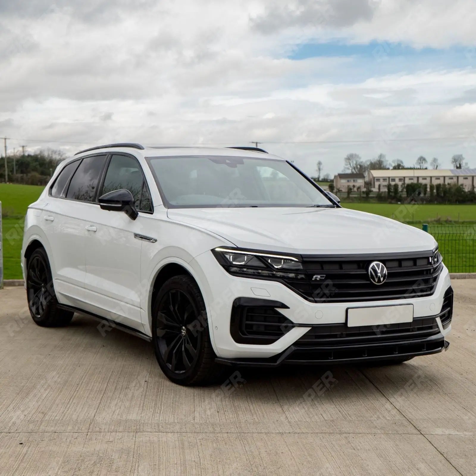 Front Splitter In Gloss Black For Volkswagen Touareg MK3 Pre Facelift R Line 2018-2023