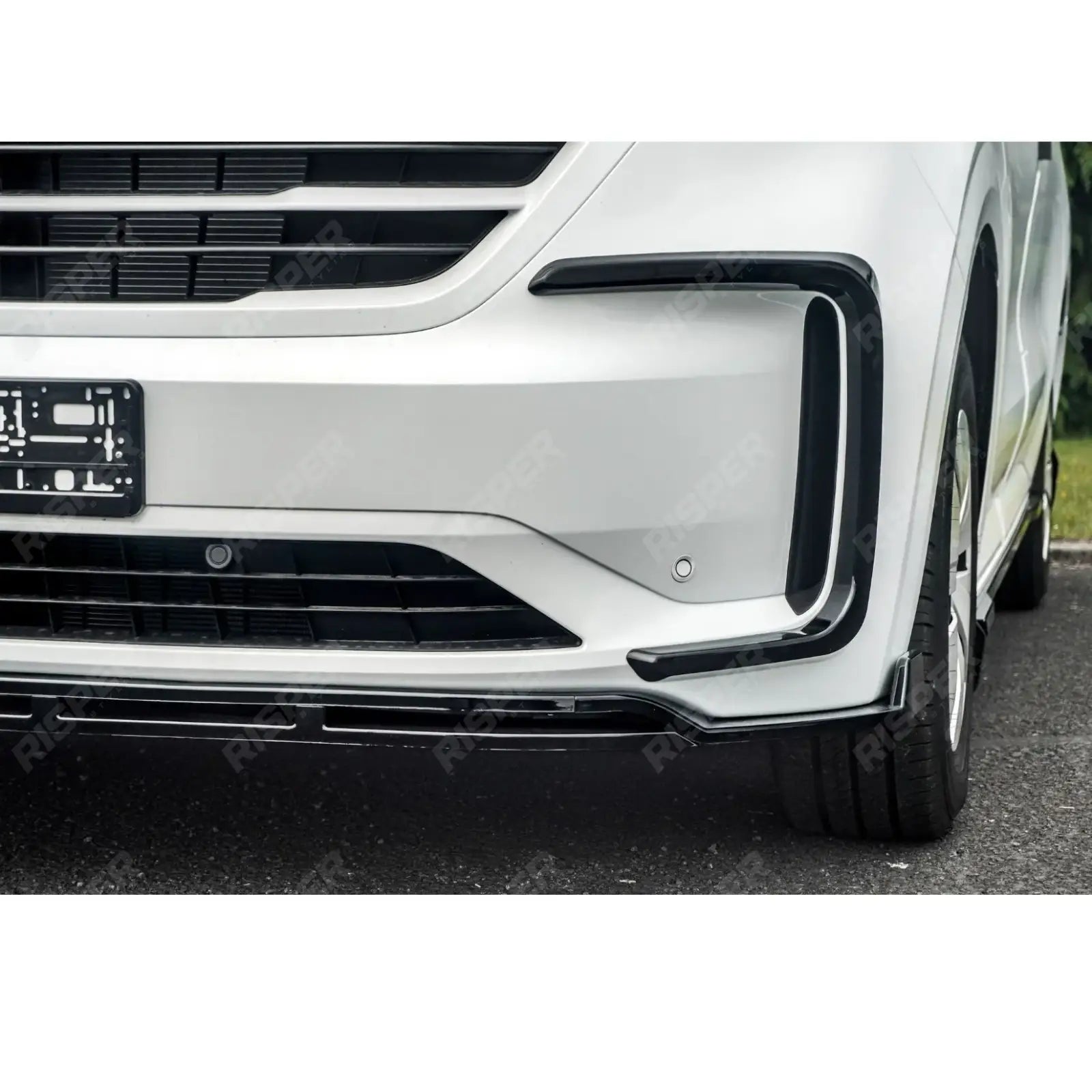 Front Splitter Lip In Gloss Black For Volkswagen Transporter T7 2025 on