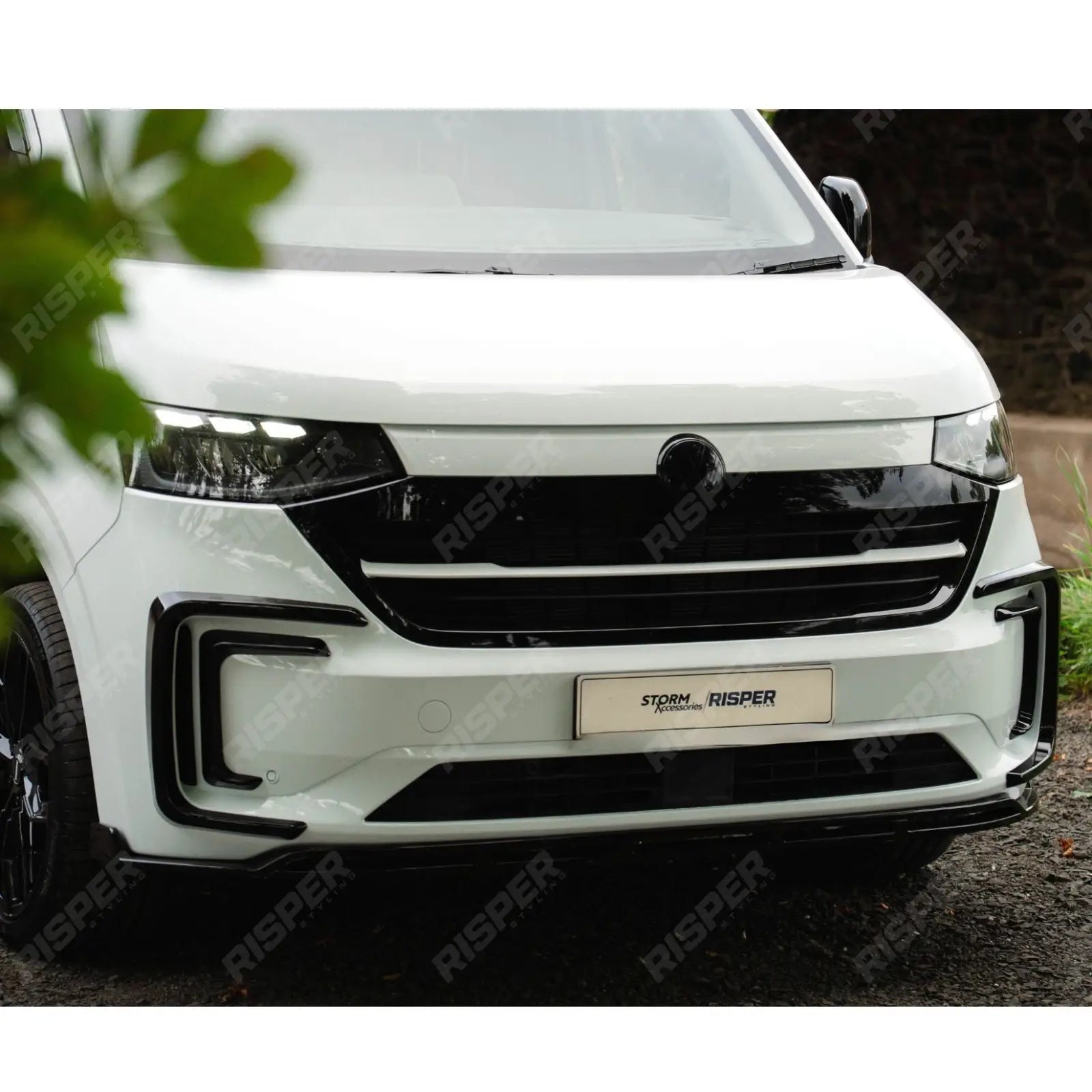 Front Splitter Lip In Gloss Black For Volkswagen Transporter T7 2025 on