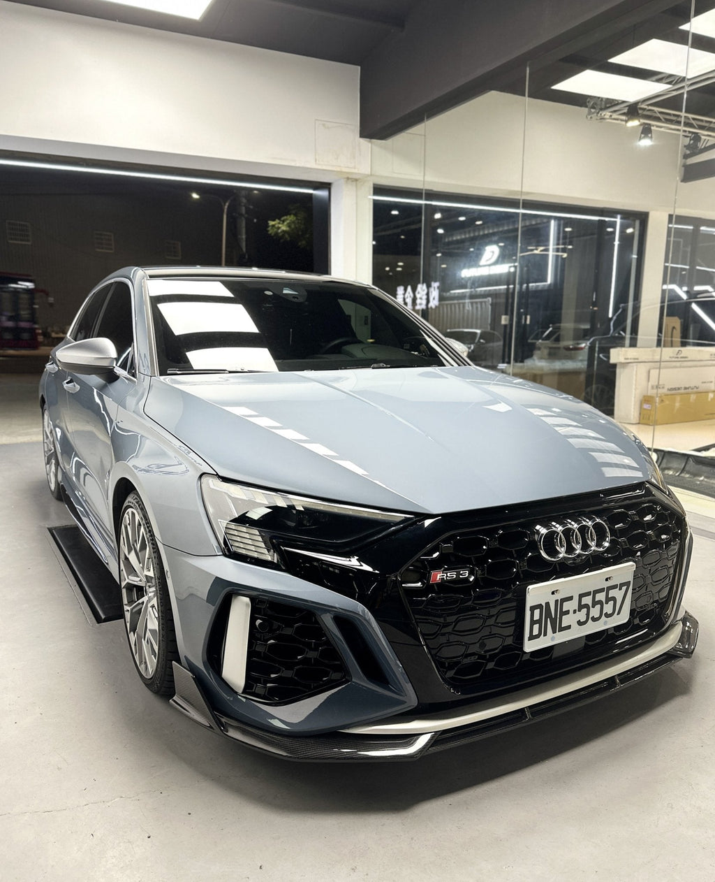 FUTURE DESIGN - AUDI RS3 8Y DRY CARBON FIBRE FRONT LIP