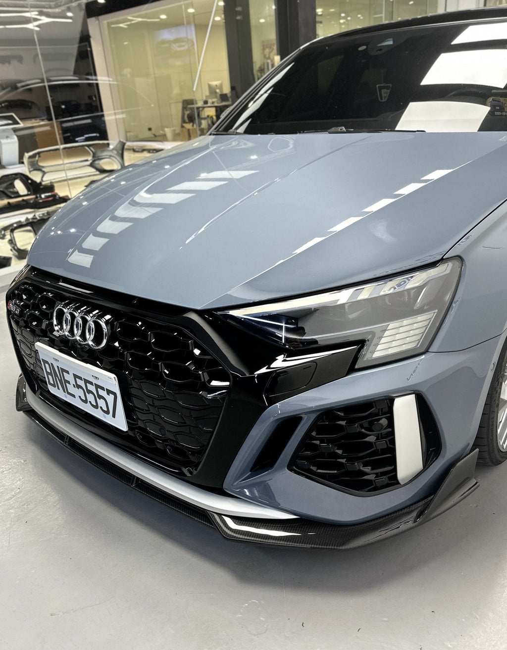 FUTURE DESIGN - AUDI RS3 8Y DRY CARBON FIBRE FRONT LIP
