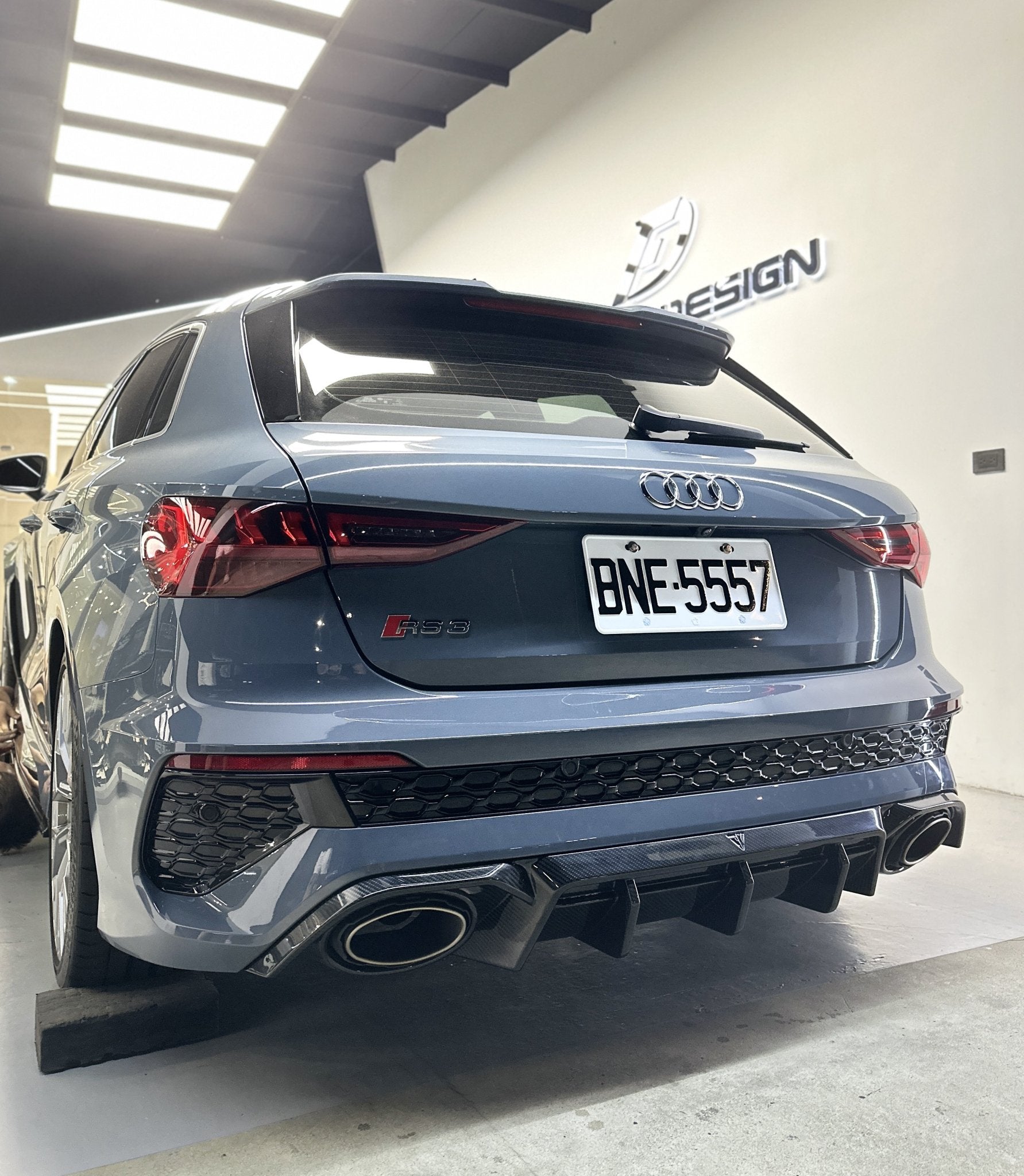 FUTURE DESIGN - AUDI RS3 8Y DRY CARBON FIBRE REAR DIFFUSER