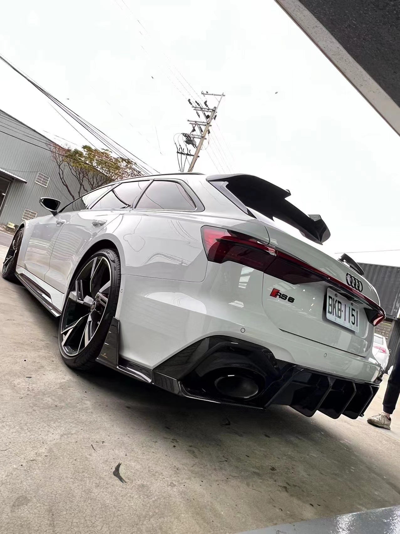FUTURE DESIGN - AUDI RS6 RS7 C8 DRY CARBON FIBRE REAR DIFFUSER & CANARDS ( BLAZE KIT)