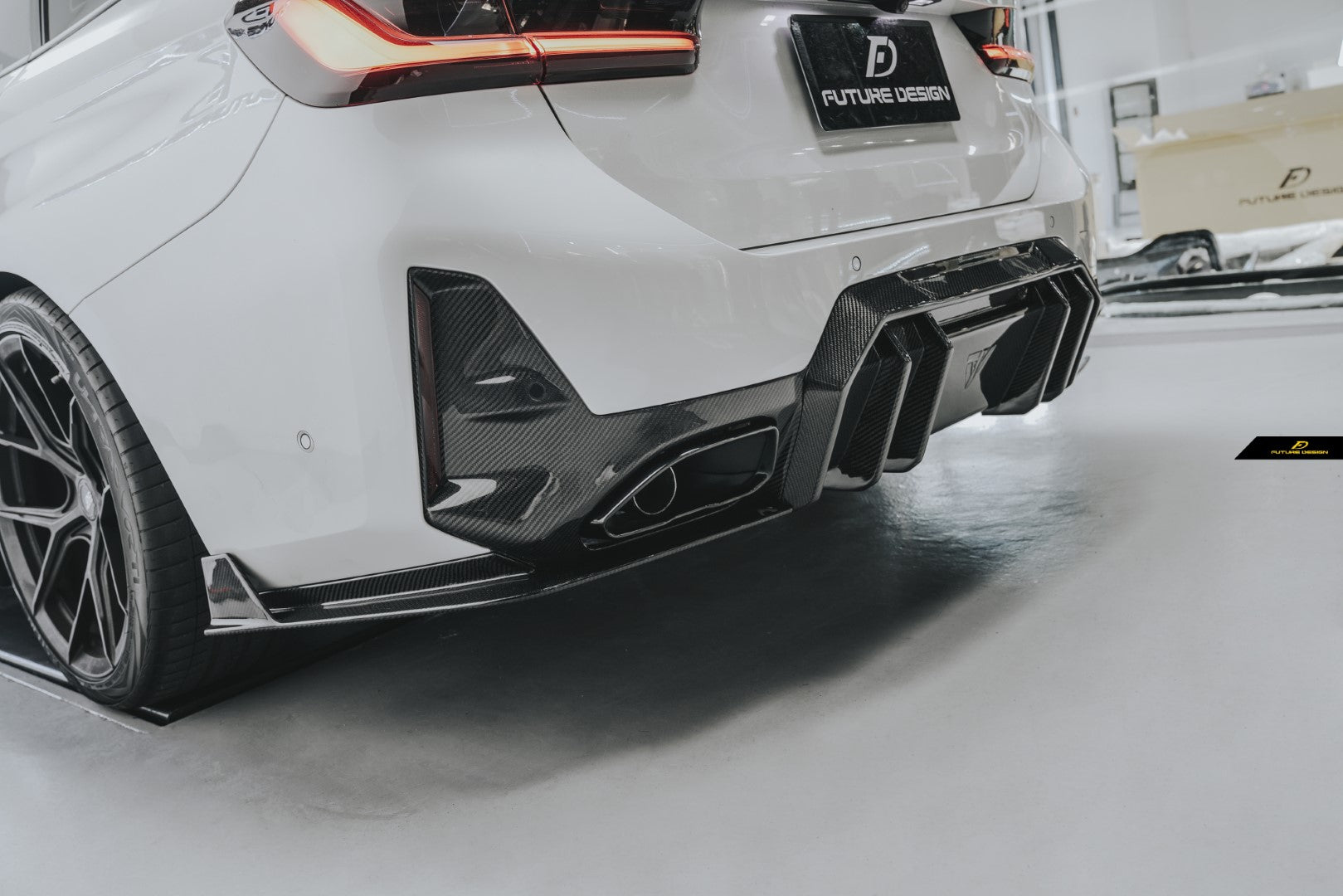 FUTURE DESIGN - BMW 3 SERIES G20 / G21  LCI CARBON FIBRE REAR DIFFUSER V1