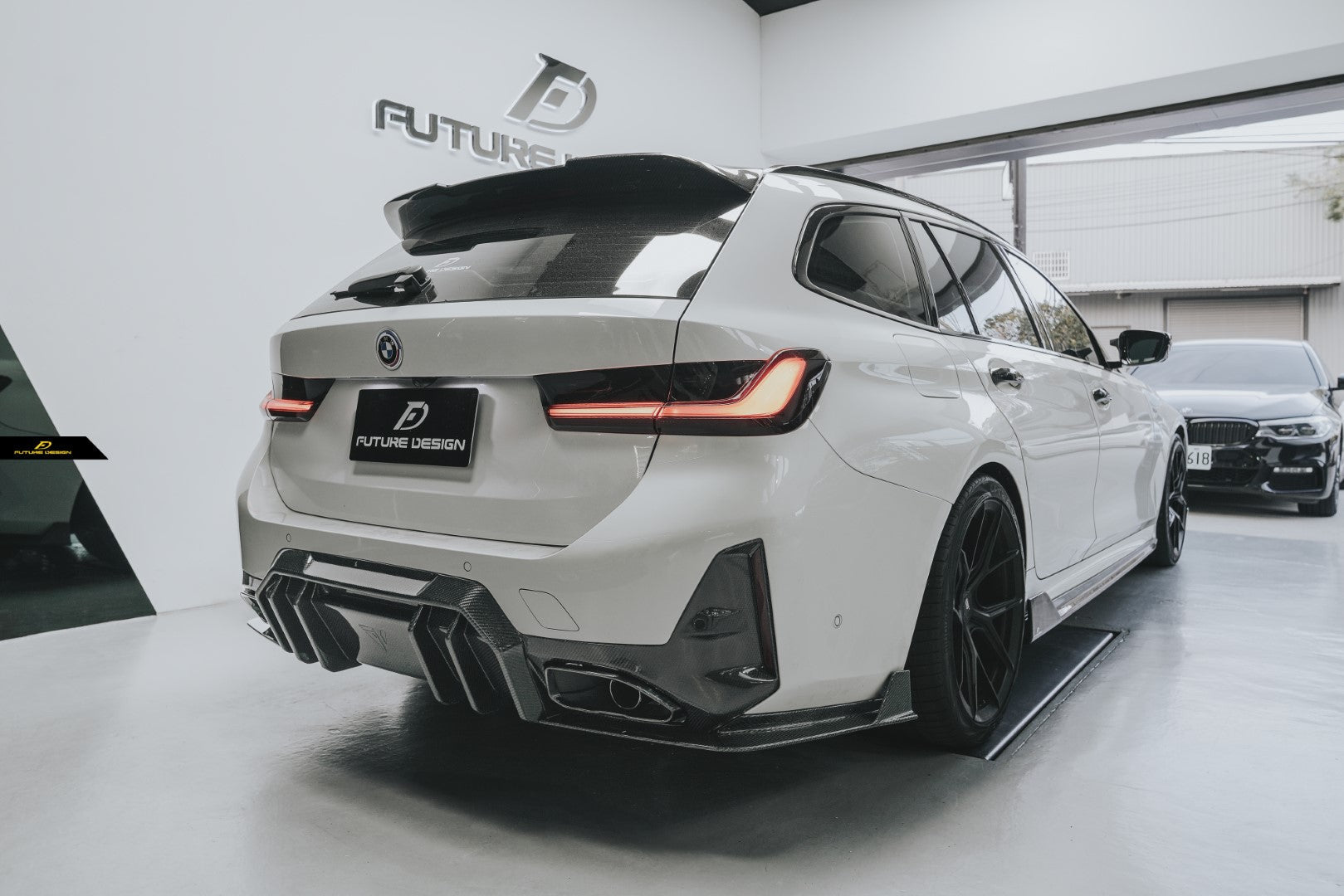 FUTURE DESIGN - BMW 3 SERIES G20 / G21  LCI CARBON FIBRE REAR DIFFUSER V1