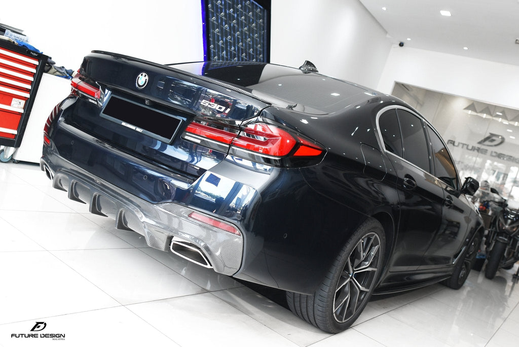 FUTURE DESIGN - BMW 5 SERIES G30 PRE LCI CARBON FIBRE REAR DIFFUSER  ( FD STYLE )
