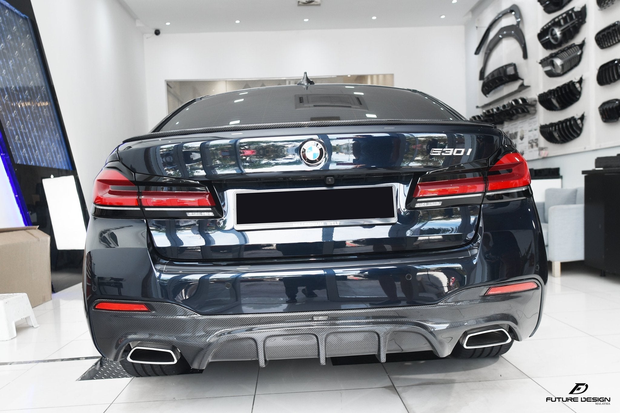 FUTURE DESIGN - BMW 5 SERIES G30 PRE LCI CARBON FIBRE REAR DIFFUSER  ( FD STYLE )