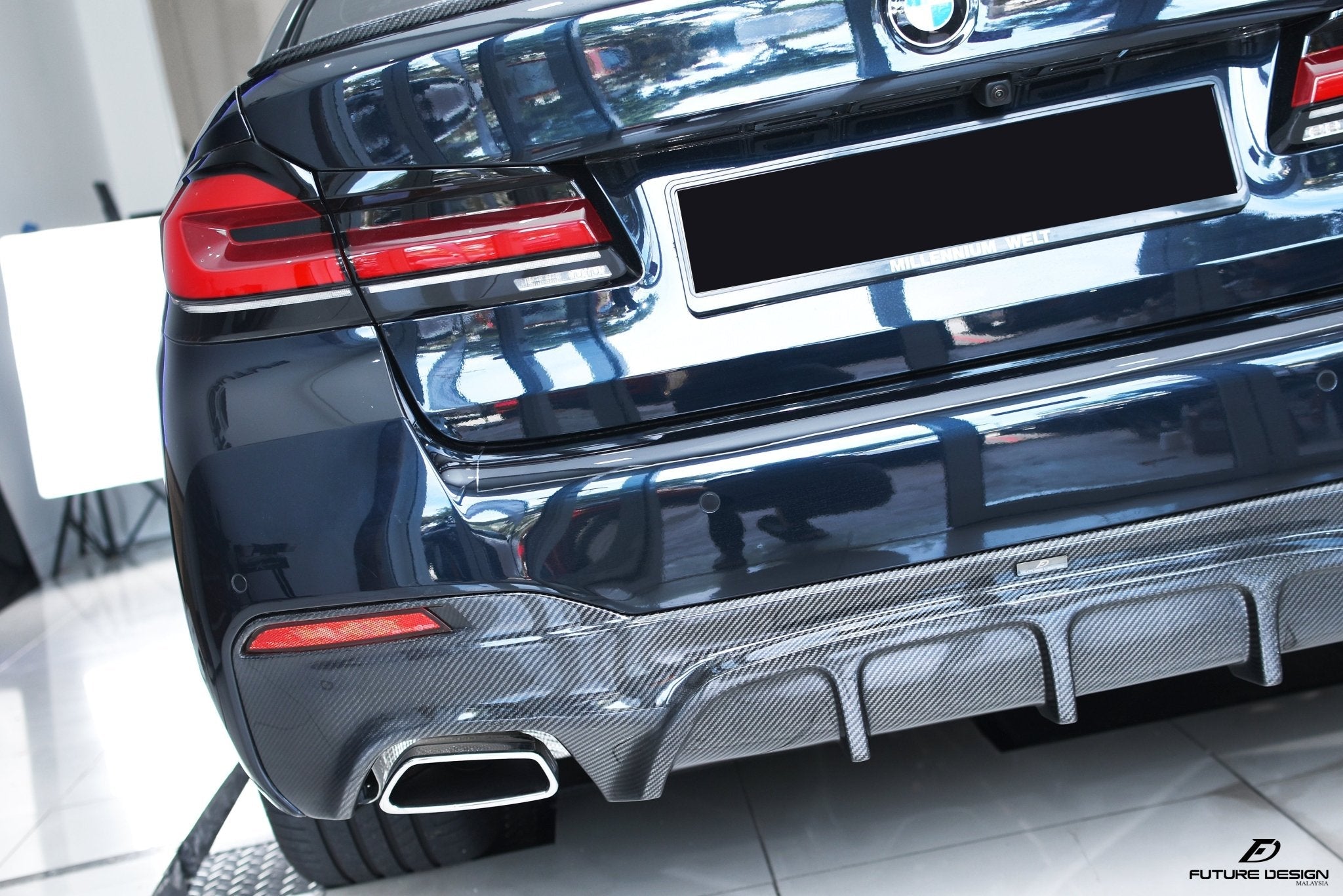 FUTURE DESIGN - BMW 5 SERIES G30 PRE LCI CARBON FIBRE REAR DIFFUSER  ( FD STYLE )