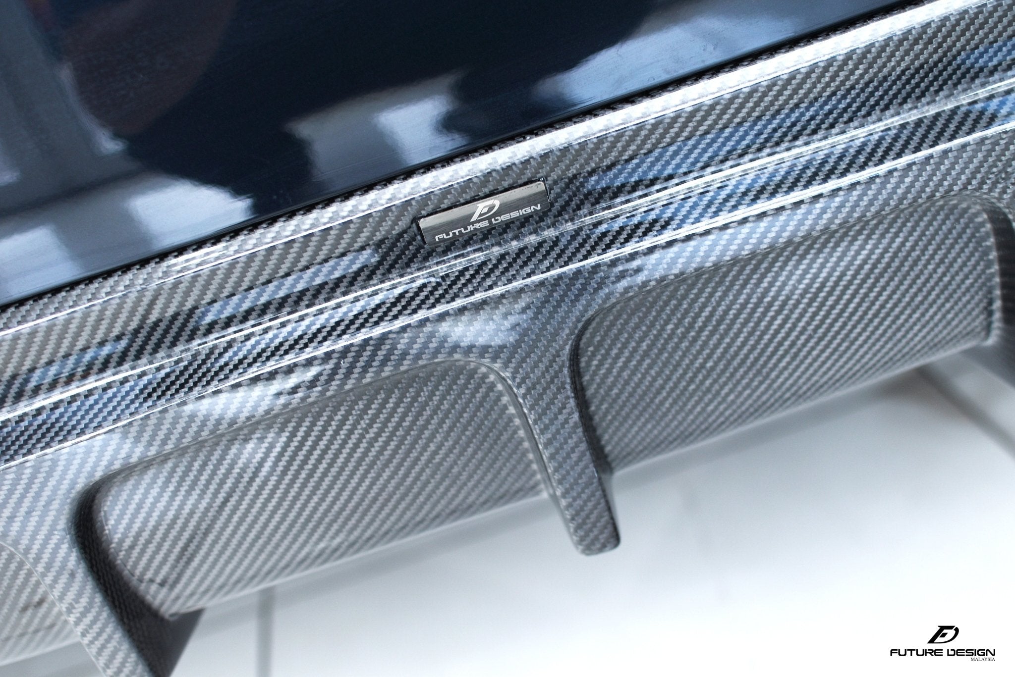 FUTURE DESIGN - BMW 5 SERIES G30 PRE LCI CARBON FIBRE REAR DIFFUSER  ( FD STYLE )