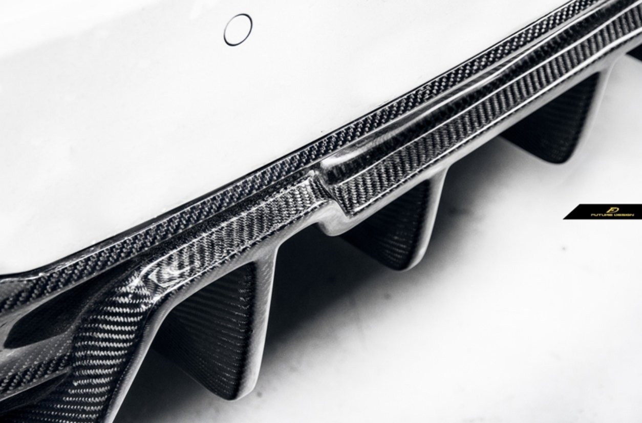FUTURE DESIGN - BMW 5 SERIES G30 PRE LCI CARBON FIBRE REAR DIFFUSER  ( GT STYLE )