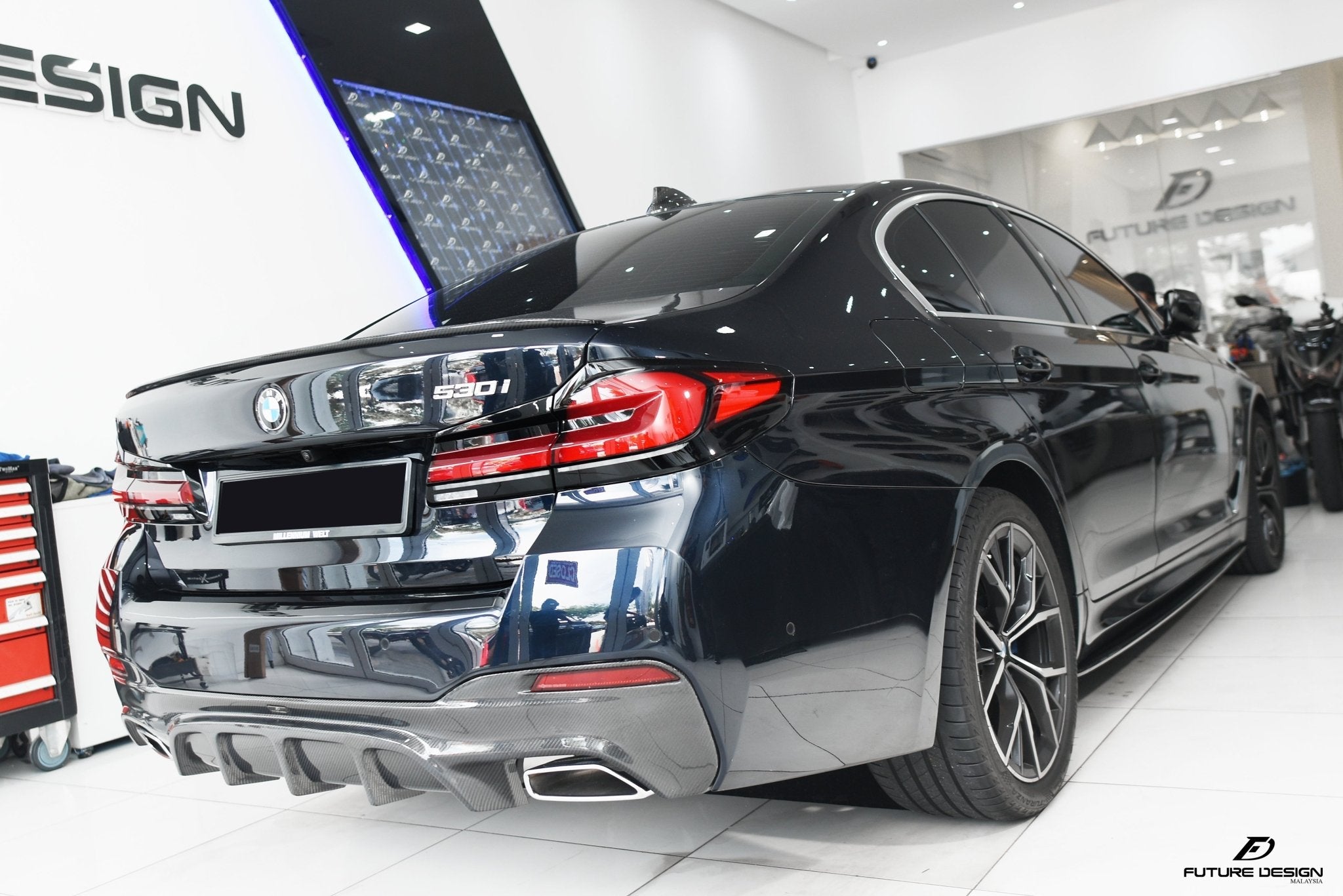 FUTURE DESIGN - BMW 5 SERIES G30 PRE LCI / M5 F90  CARBON FIBRE REAR SPOILER ( OEM STYLE )