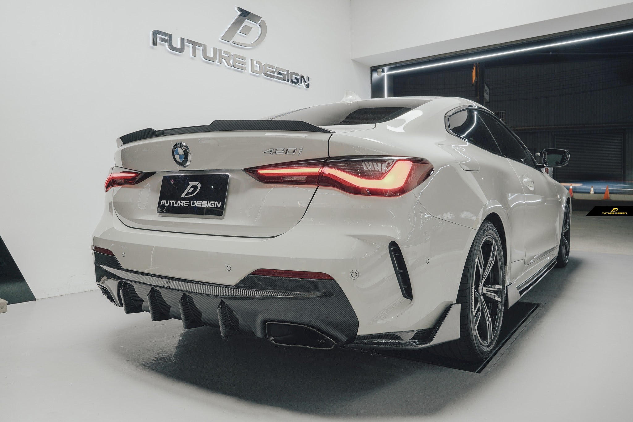 FUTURE DESIGN - BMW G22 4 SERIES CARBON FIBRE REAR DIFFUSER