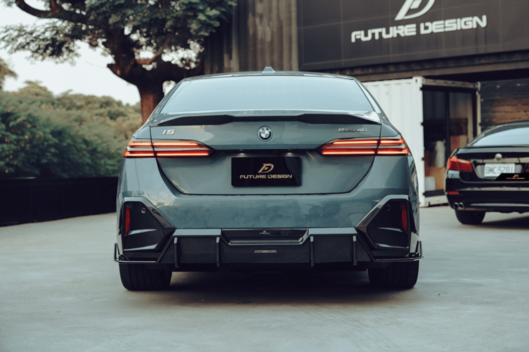 FUTURE DESIGN - BMW I5 G60 DRY CARBON REAR DIFFUSER