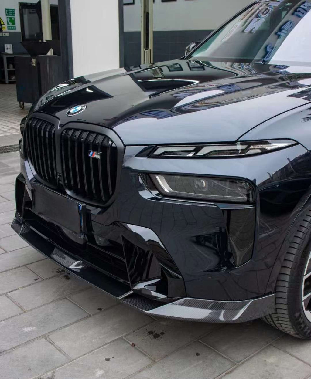 FUTURE DESIGN - BMW X7 G07 LCI CARBON FIBRE FRONT LIP