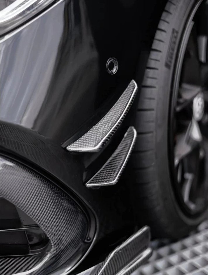 FUTURE DESIGN - MERCEDES BENZ C118 C250 CLA 35 CLA 45 CARBON FIBRE FRONT CANNARDS