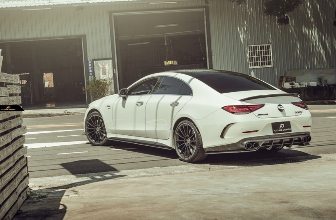 FUTURE DESIGN - MERCEDES BENZ CLS W257 DRY CARBON FIBRE REAR DIFFUSER