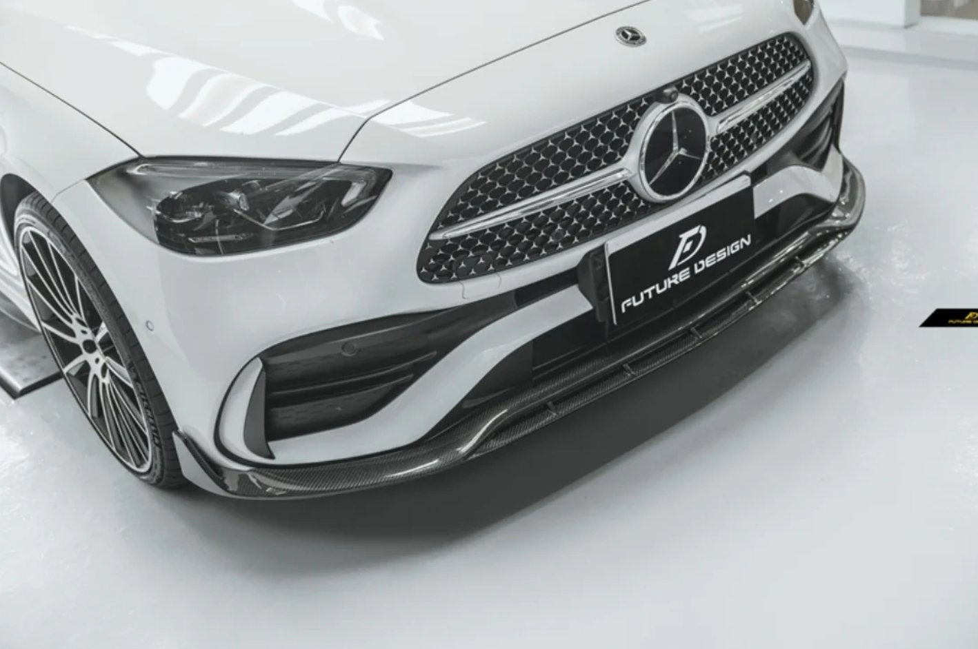 FUTURE DESIGN - MERCEDES BENZ W206 C CLASS C300 CARBON FIBRE FRONT LIP V1