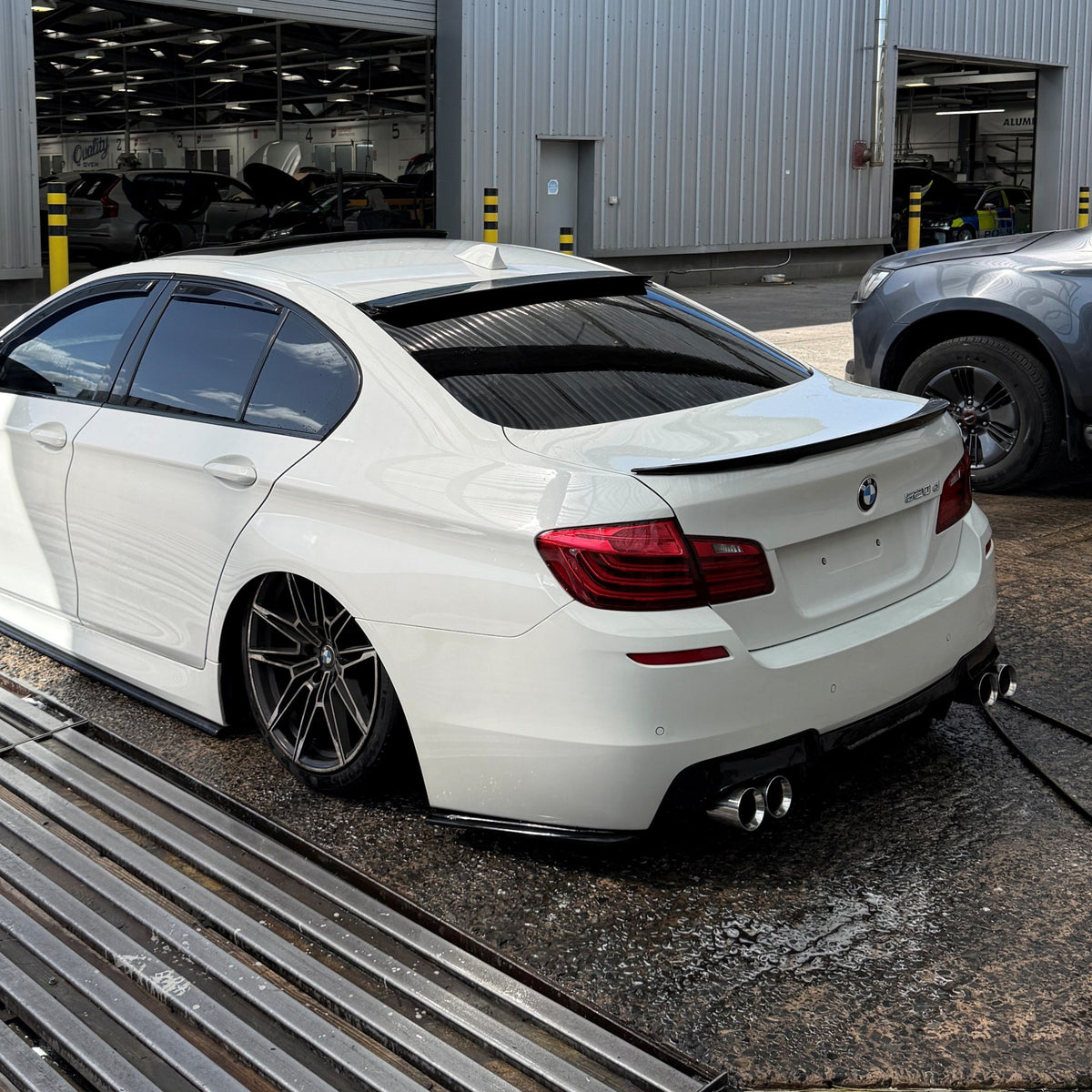 Competition Style Gloss Black Rear Diffuser Quad Exhaust for BMW F10 5 Series 10-17
