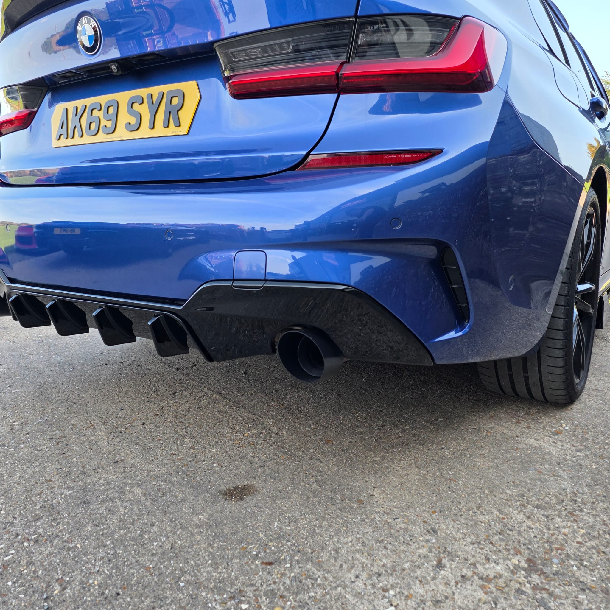 RK Style Gloss Black Rear Diffuser Dual Exhaust for BMW 3 Series G20 G21 Pre-LCI 19-22