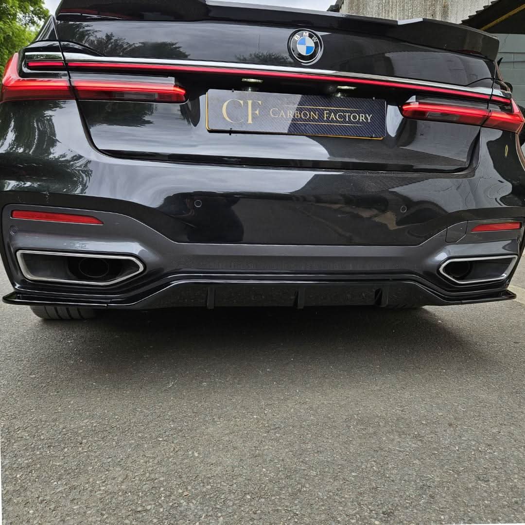 V Style Gloss Black Rear Diffuser for BMW G12 7 Series LCI 20-23