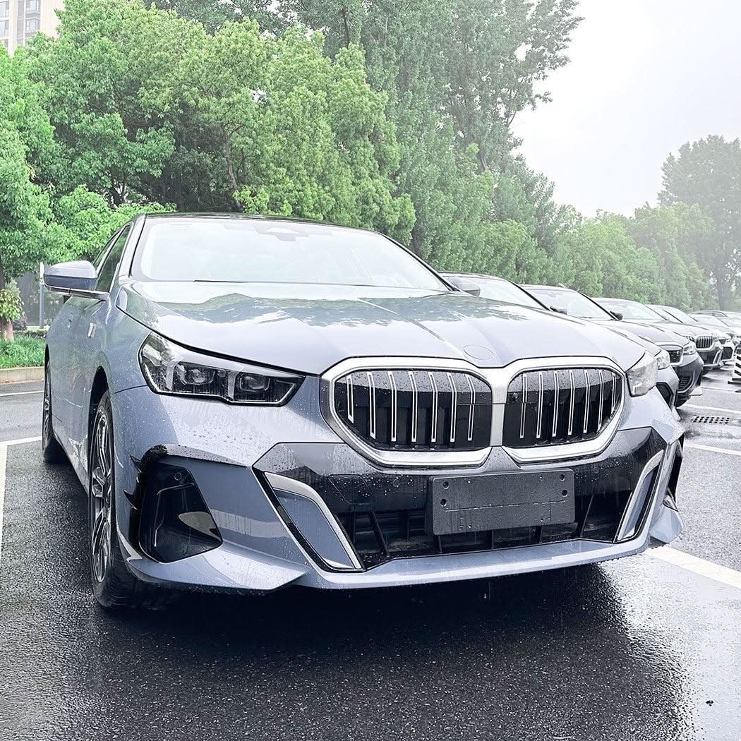 Gloss Black Front Canards for BMW G60 G61 5 Series 24-Present