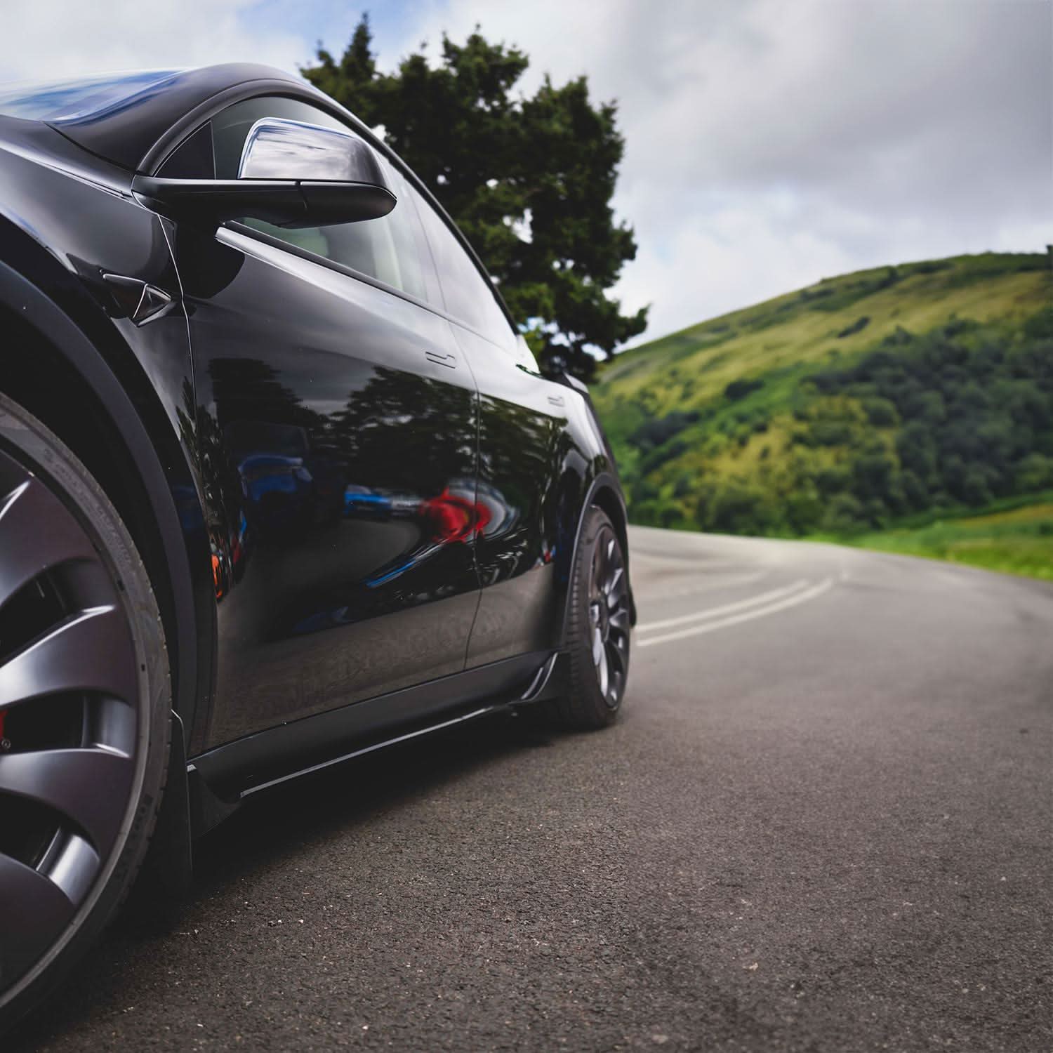 Competition Style Gloss Black Side Skirts for Tesla Model Y 19-24