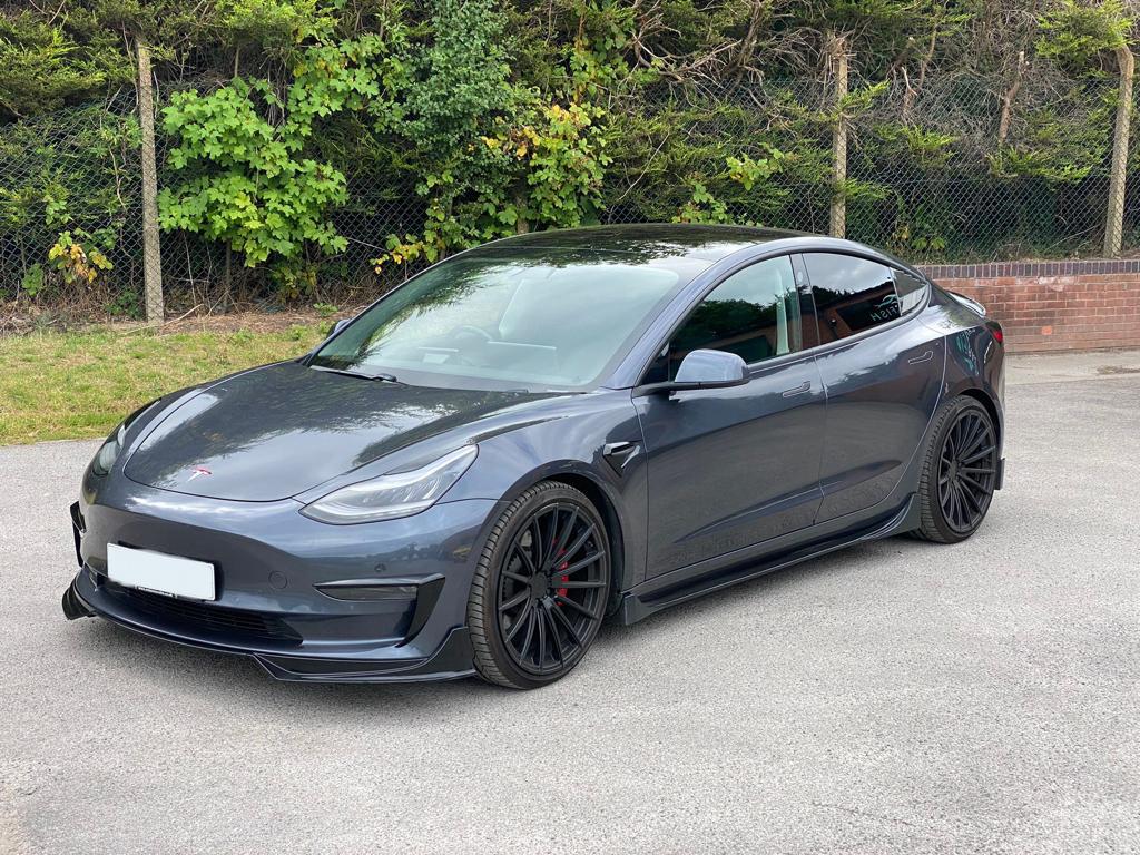 TESLA Model 3 Performance Package (Gloss Black)