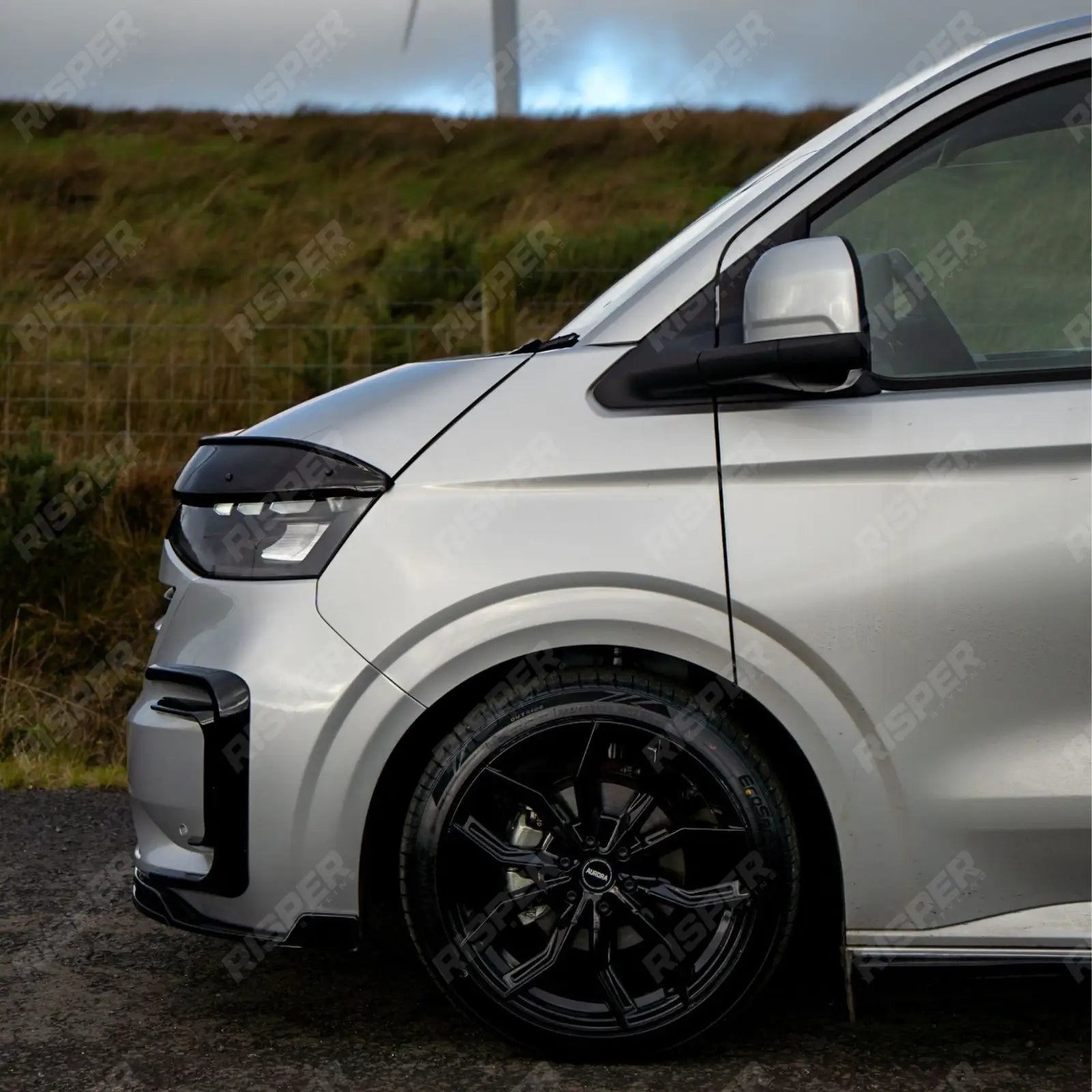 Inner Canard Loops In Gloss Black For Volkswagen Transporter T7 2025 on