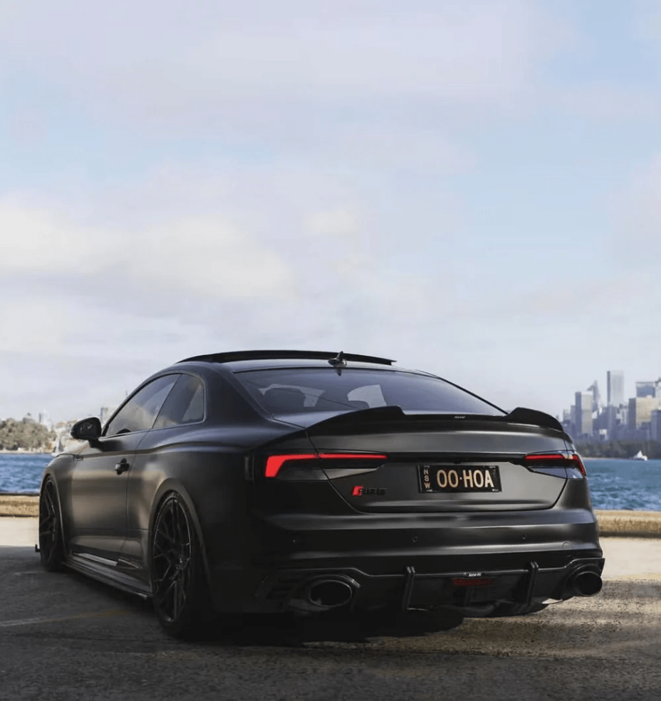 KARBEL - AUDI RS5 B9 CARBON FIBER LED REAR DIFFUSER