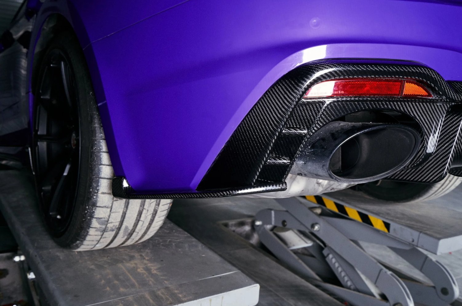 KARBEL - AUDI RS5 B9.5 2020+  DRY CARBON REAR DIFFUSER