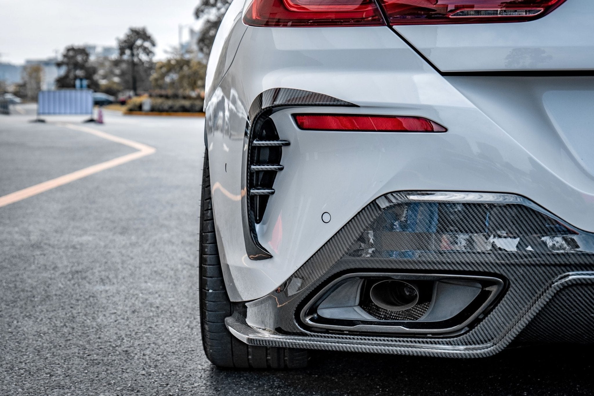 KARBEL - BMW 8 SERIES GRAN COUPE G16 CARBON FIBRE REAR BUMEPER FRAMES