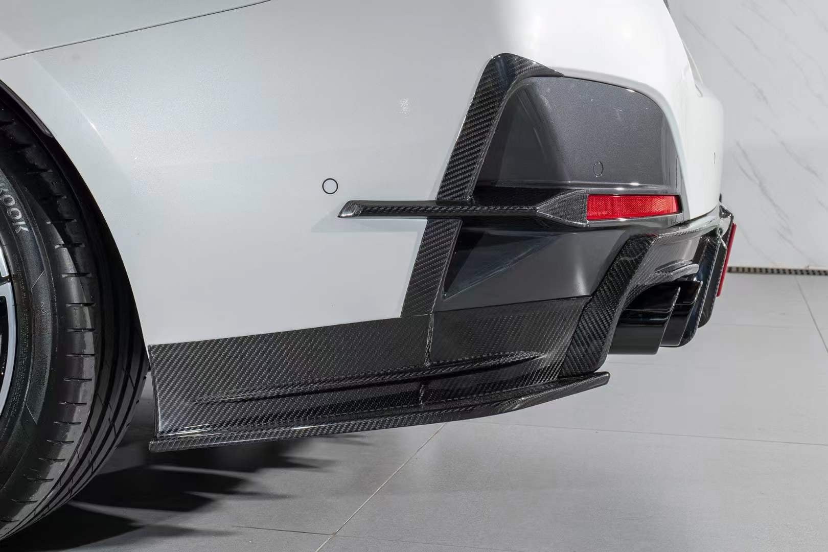KARBEL - BMW i4/ 4 SERIES GRAN COUPE G26 CARBON FIBRE REAR BUMPER TRIM