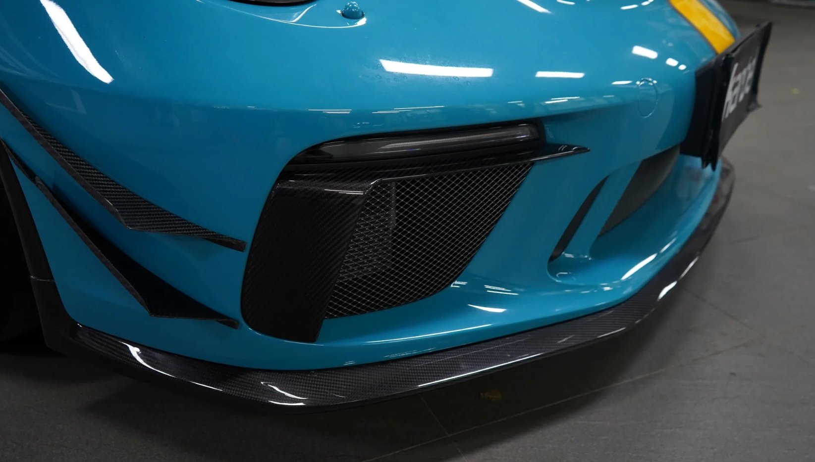 KARBEL - PORSCHE 911 991.2 GT3 DRY CARBON UPPER VALANCES
