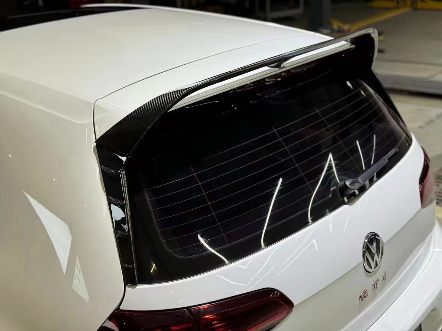KARBEL - VOLKSWAGEN GOLF GTI MK7.5 CARBON FIBRE ROOF SPOILER V2