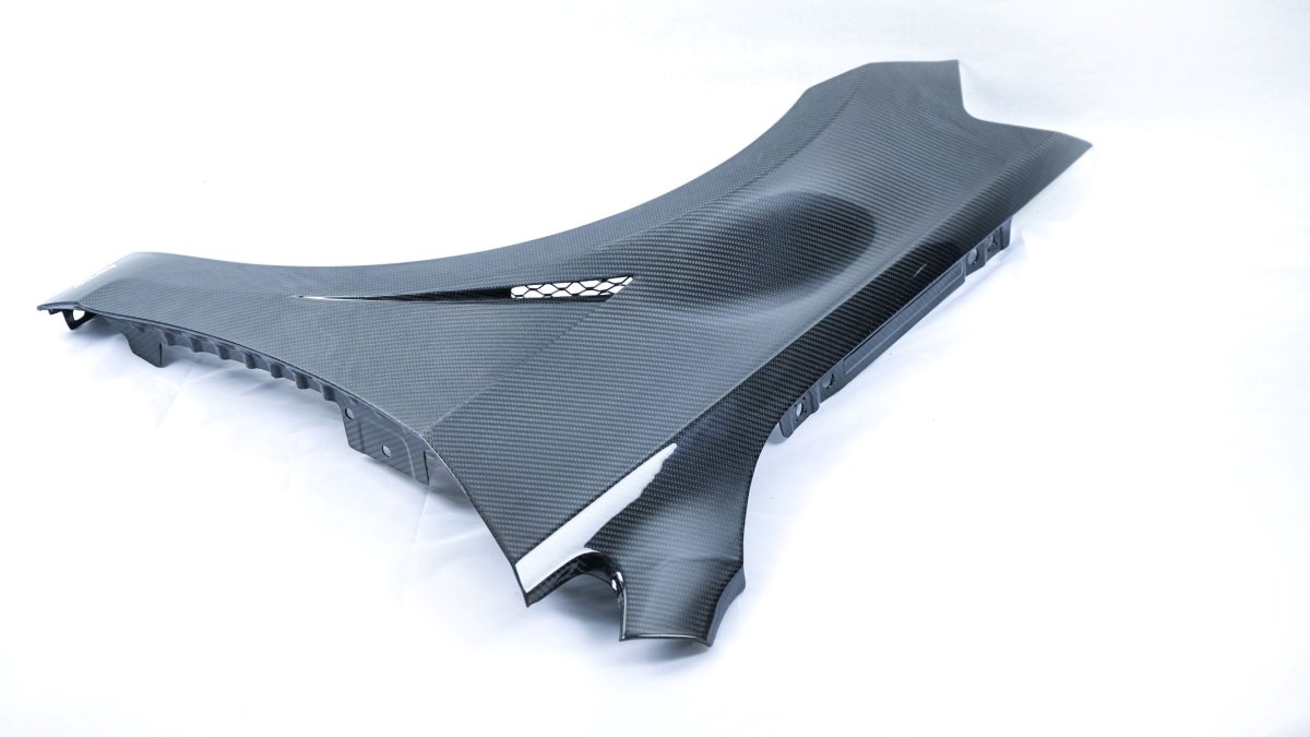 KARBEL - VOLKSWAGEN GOLF R / GTI MK7.5 CARBON FIBRE FRONT FENDERS