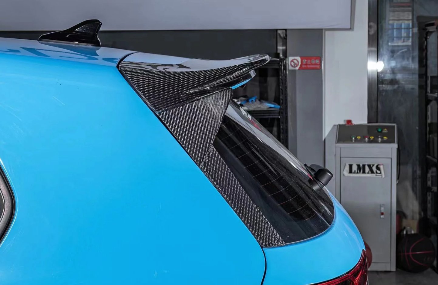 KARBEL - VOLKSWAGEN GOLF GTI / GOLF R MK8 CARBON FIBRE ROOF SPOILER