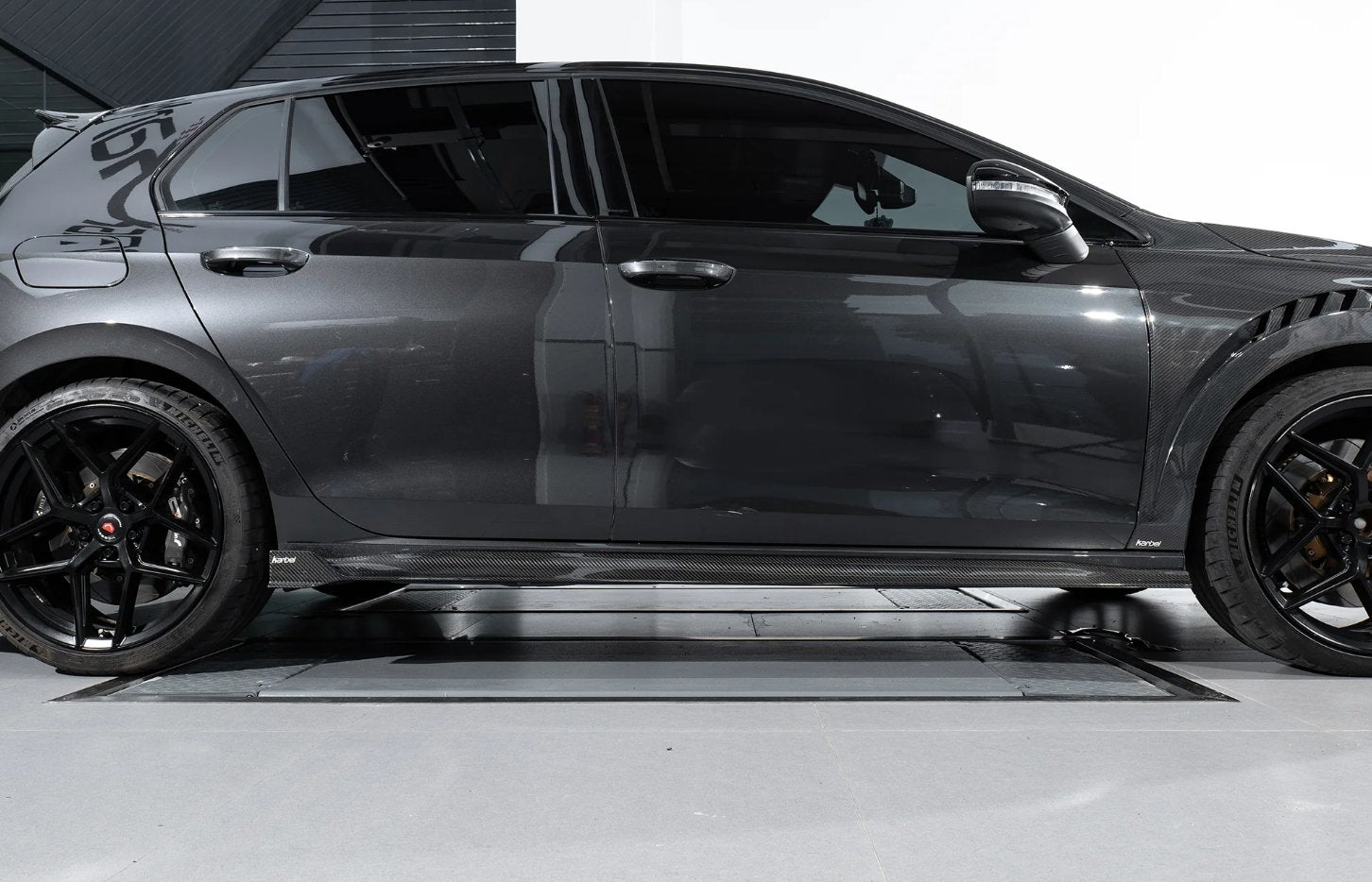 KARBEL - VOLKSWAGEN GOLF GTI MK8 CARBON FIBRE SIDE SKIRTS