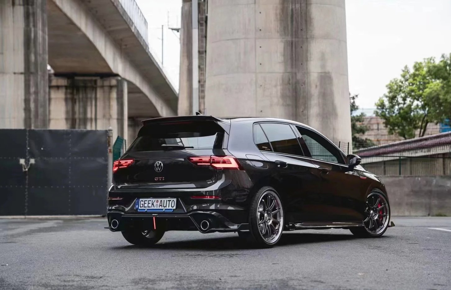 KARBEL - VOLKSWAGEN GOLF GTI MK8 CARBON FIBRE SIDE SKIRTS