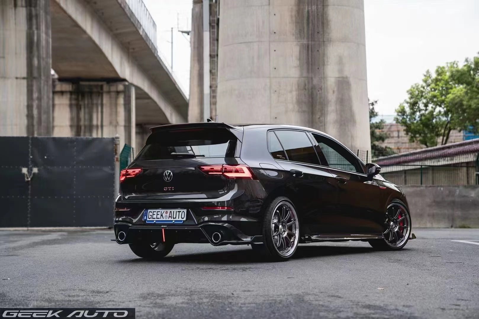 KARBEL - VOLKSWAGEN GTI MK8 DRY CARBON FIBRE FULL BODY KIT