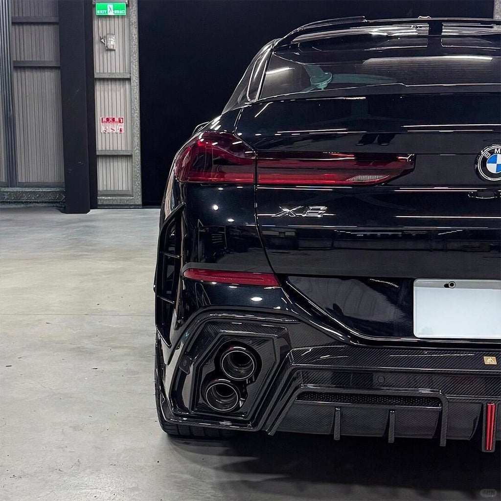 LUMING - BMW X6 G06 DRY CARBON FIBER LED REAR DIFFUSER