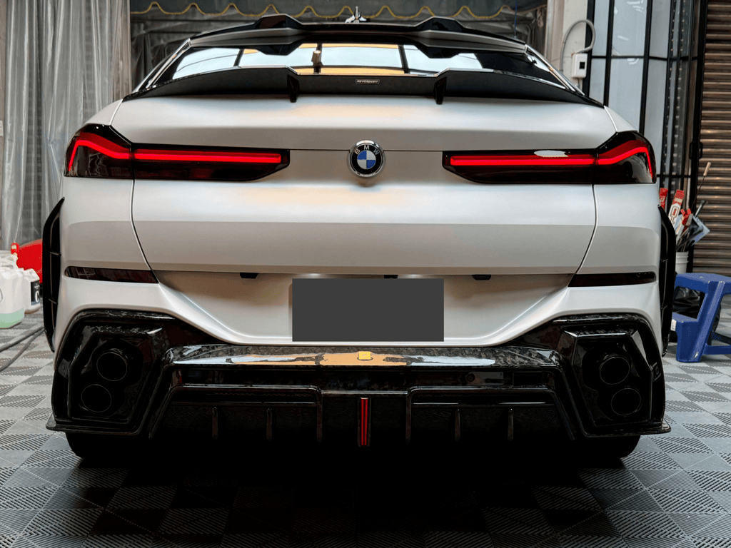 LUMING - BMW X6 G06 DRY CARBON FIBER LED REAR DIFFUSER