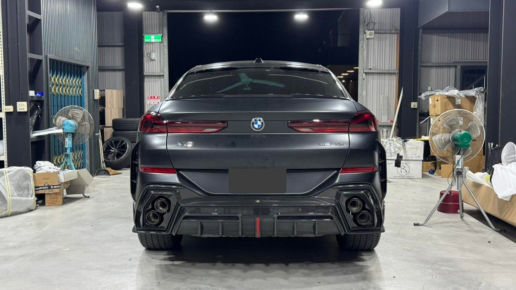 LUMING - BMW X6 G06 DRY CARBON FIBER LED REAR DIFFUSER