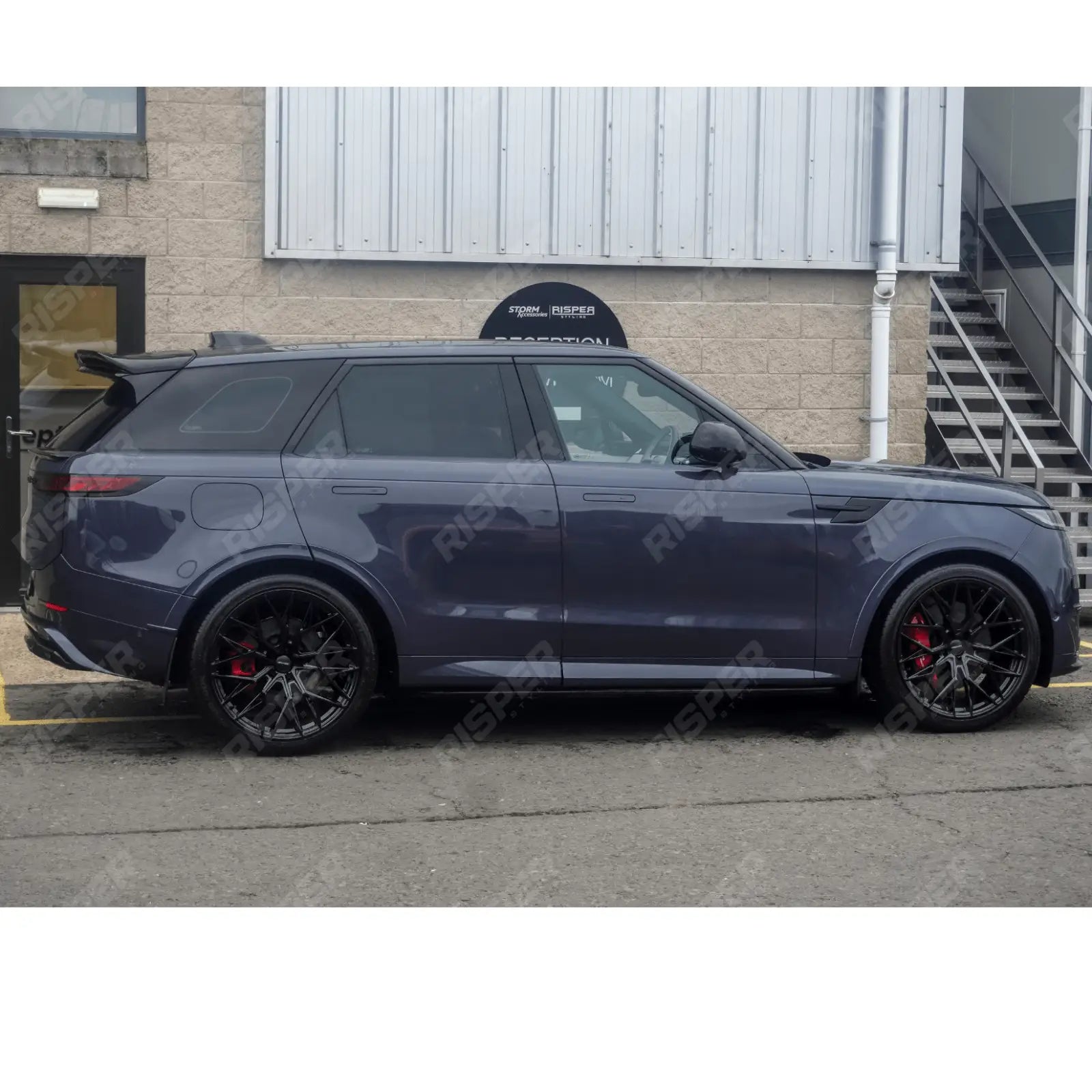Mid Spoiler In Gloss Black For Range Rover Sport 2023 On