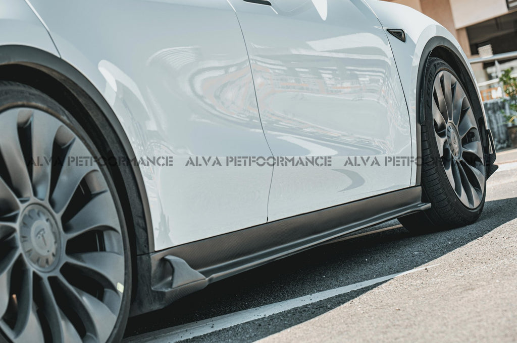MIW DESIGN - TESLA MODEL Y DRY CARBON FIBRE SIDE SKIRTS