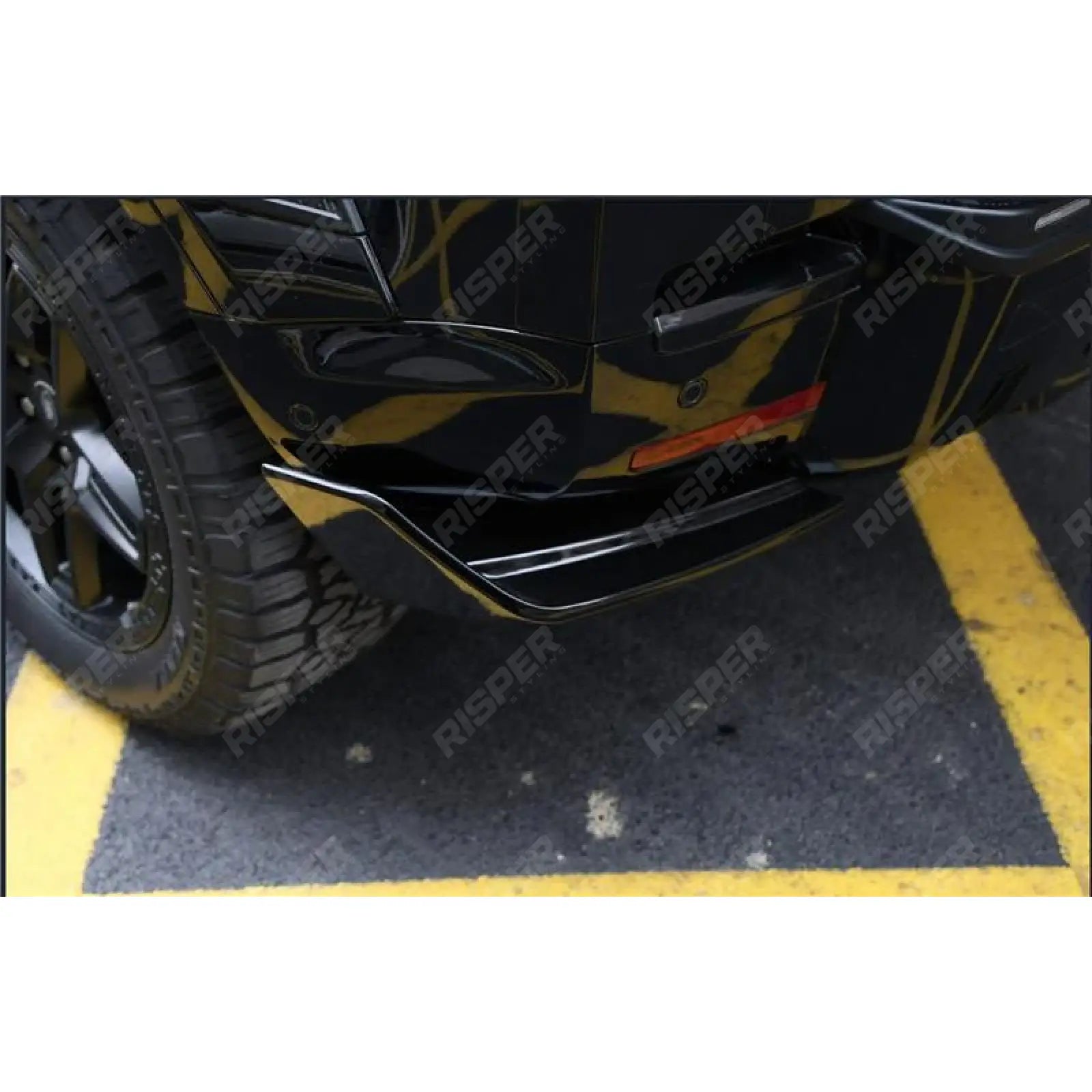Rear End Pieces In Gloss Black For Land Rover Defender L663