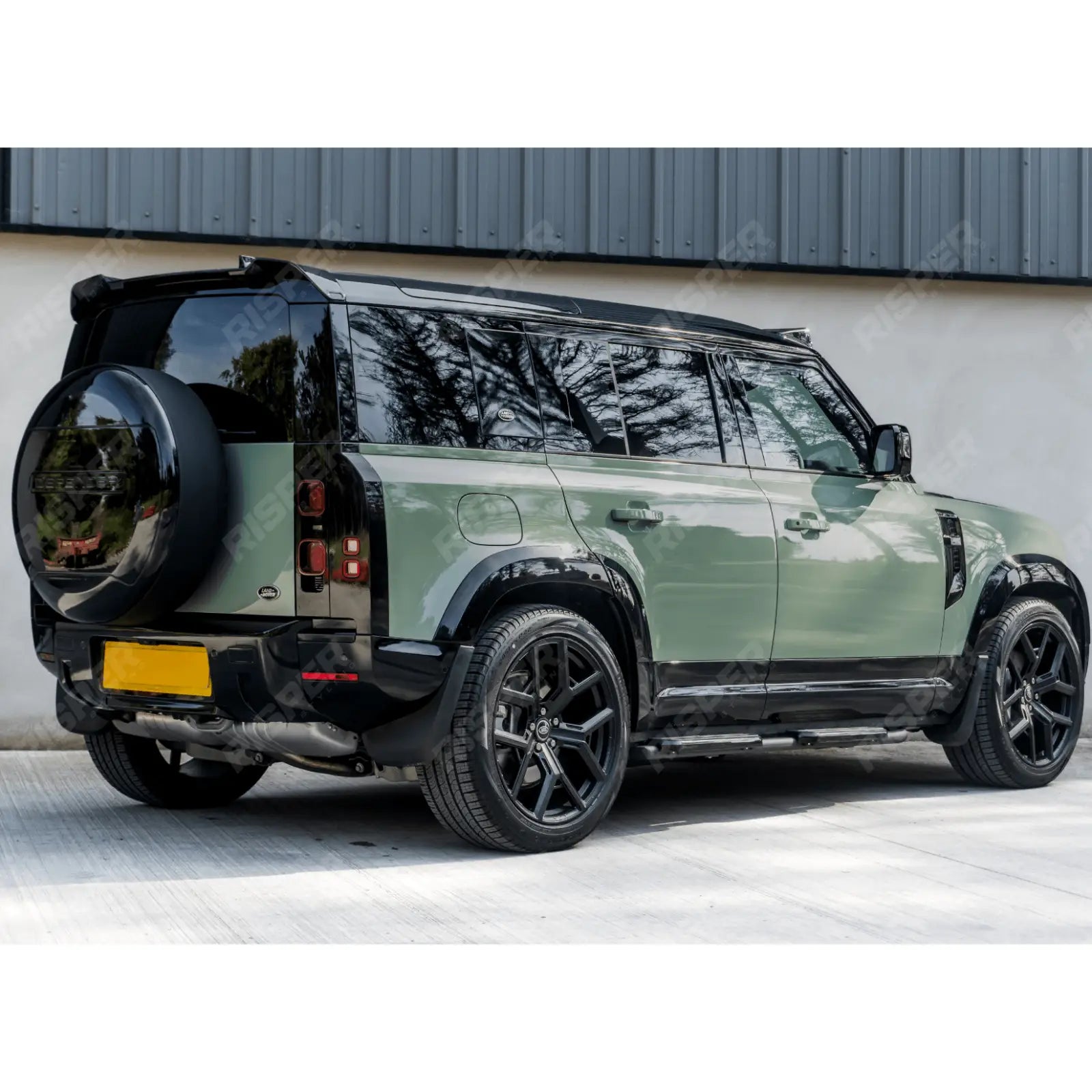 Rear Spoiler V.2 In Gloss Black For Land Rover Defender L663 90/110/130 2020+