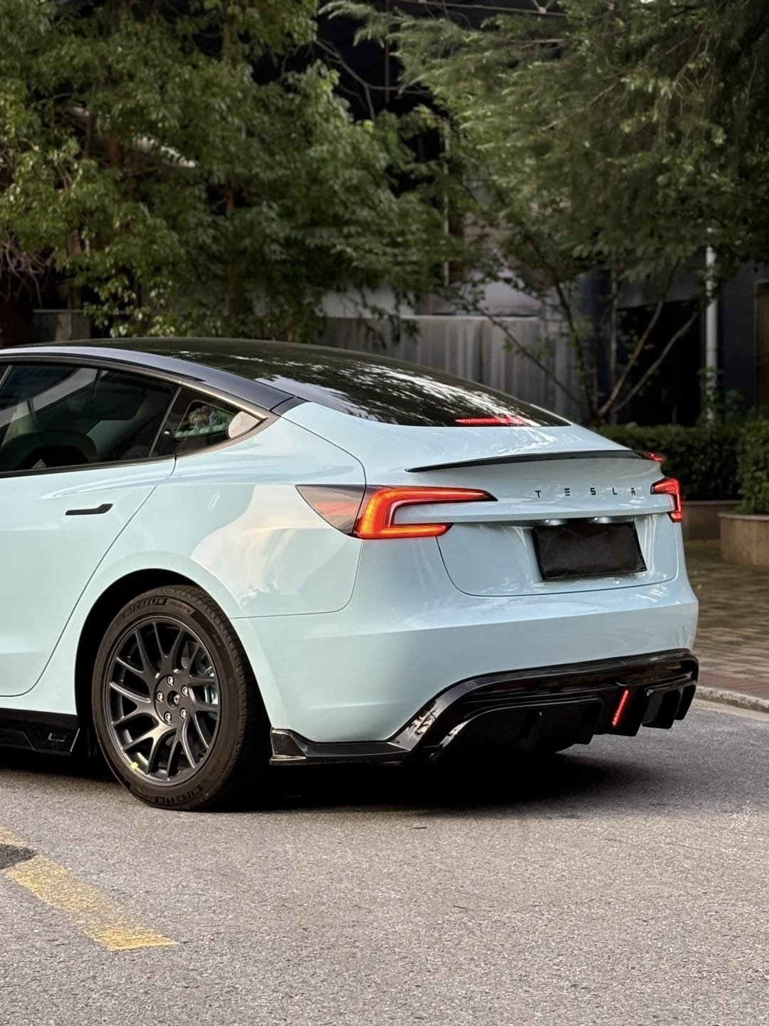 REVSTANCE - TESLA MODEL 3 FACELIFT 2024+ ABS PLASTIC GLOSS BLACK BODY KIT
