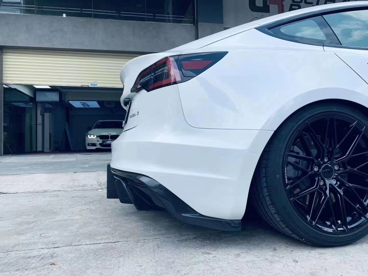 ROBOT - TESLA MODEL 3 CRYPTON CARBON FIBRE FULL BODY KIT