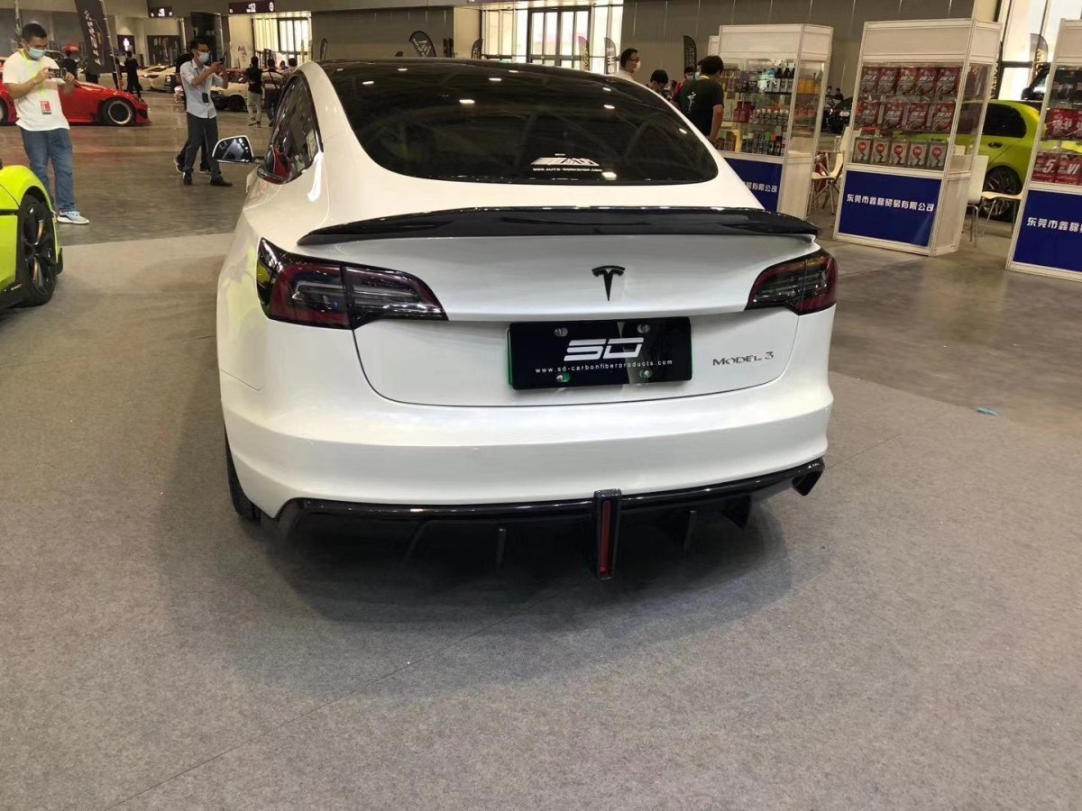 ROBOT - TESLA MODEL 3 CRYPTON CARBON FIBRE FULL BODY KIT