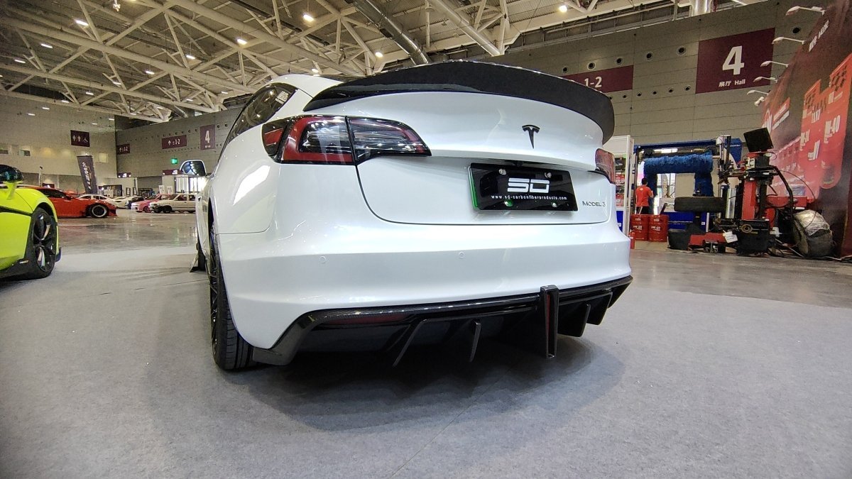 ROBOT - TESLA MODEL 3 CRYPTON CARBON FIBRE FULL BODY KIT